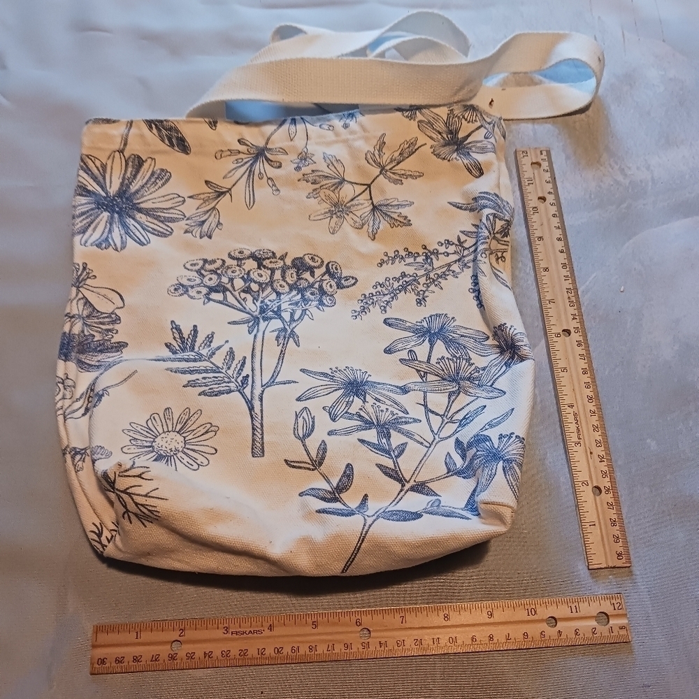 Croc Zero Tote - Picture 2 of 4